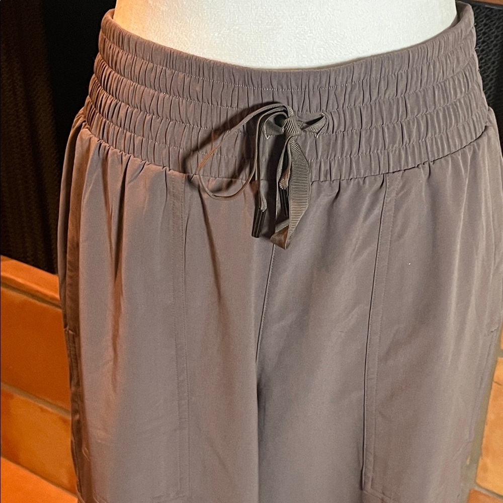 Spanx On The Move Cargo Jogger Pants, size M - Picture 2 of 11